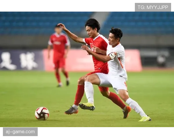 亚运会U23足球赛激战正酣，年轻球员闪耀赛场展现未来希望