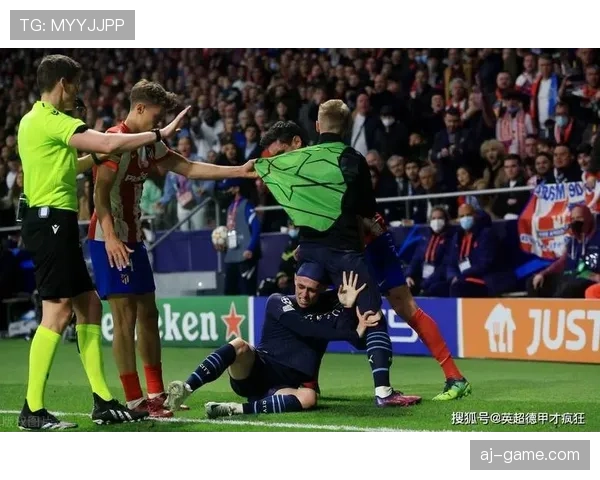 福登与球迷亲密互动引热议，出色表现点燃全场热情