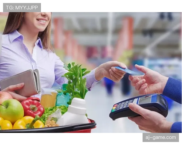 路人拍到袁心玥超市购物篮，里面那罐东西比我一个月工资还贵